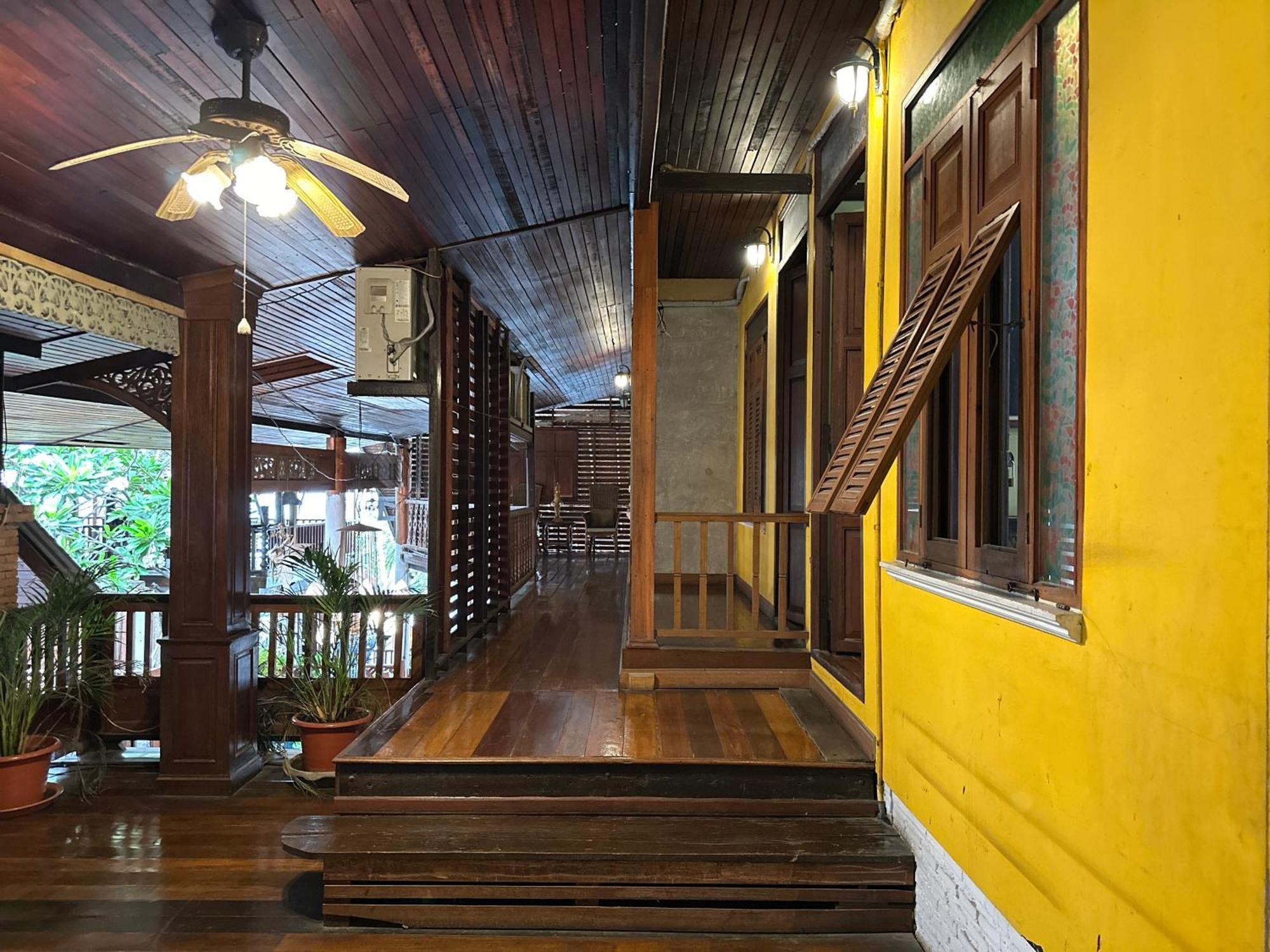 Tony'S Place Ayutthaya Exterior photo