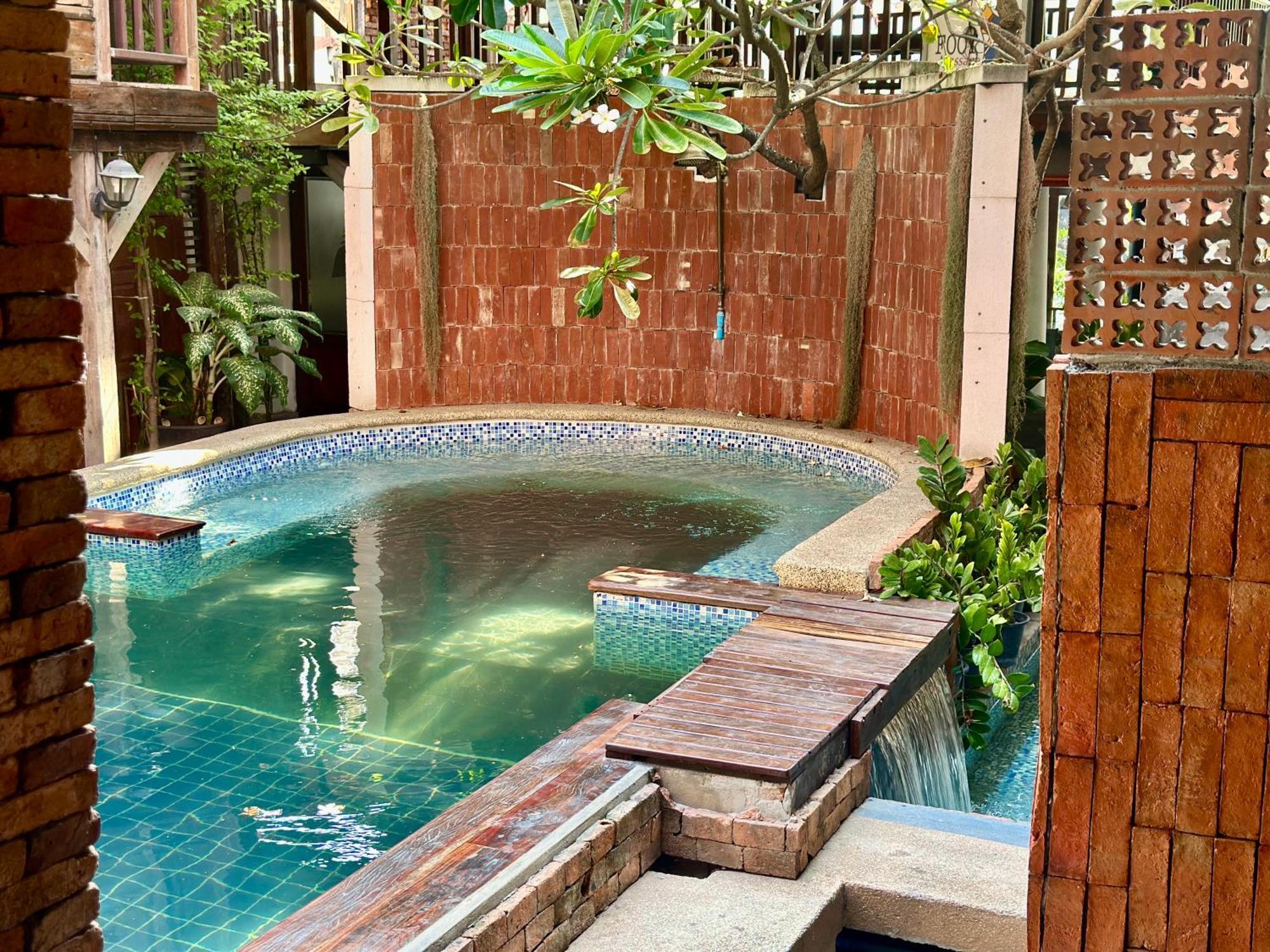 Tony'S Place Ayutthaya Exterior photo