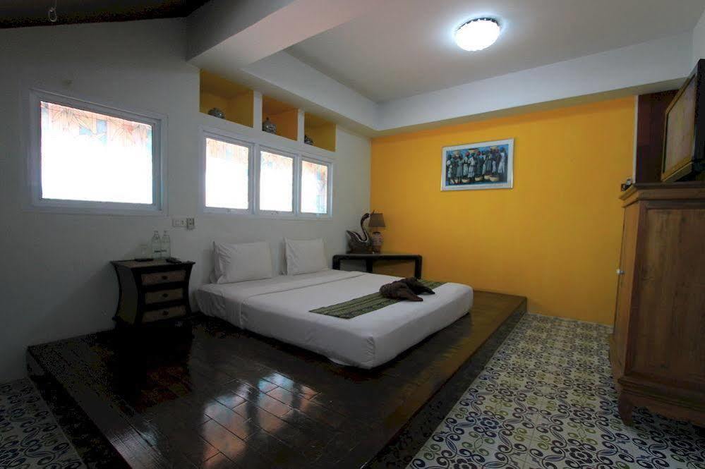 Tony'S Place Ayutthaya Exterior photo